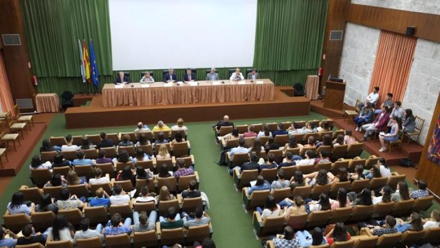 A Facultade de Medicina e Odontoloxía acolleu o acto de benvida do seu alumnado