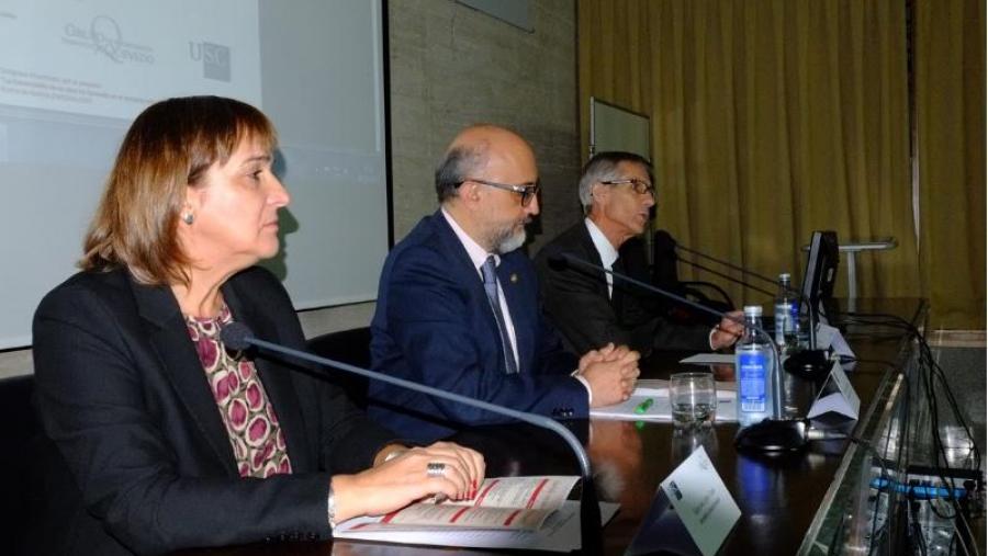 De esquerda a dereita, María José López Couso, Roberto López López e Alfonso Rey. Foto: Servimav-USC
