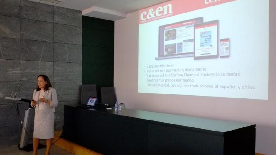 A editora en xefe da revista Chemical and Engineering News falou na USC sobre comunicación científica
