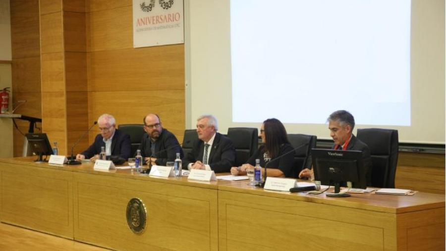 De esquerda a dereita, Francisco Marcellán, Martiño Noriega, Juan Viaño, Victoria Otero e Adérito Araújo. Foto: Servimav-USC