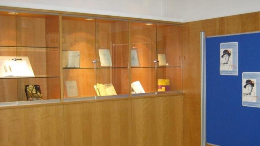 Exposición sobre a obra de Cruz Gallástegui, na Biblioteca Intercentros do campus de Lugo