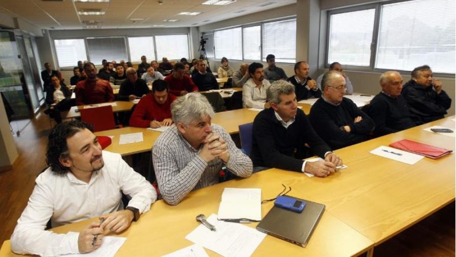 Participantes no seminario sobre cuestos de produción de vacún de leite, no Cactus