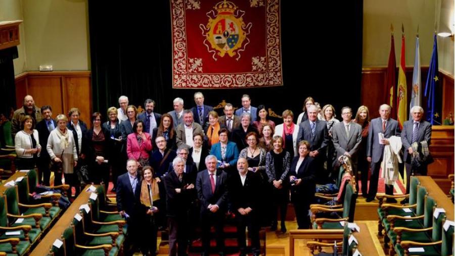 Foto do grupo cos traballadores e traballadoras da USC distinguidos coa Insignia Fonseca. Foto. Servimav-USC