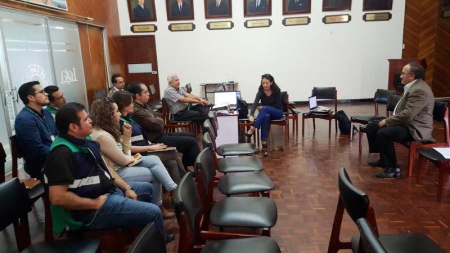 Participantes nunha das reunións de traballo