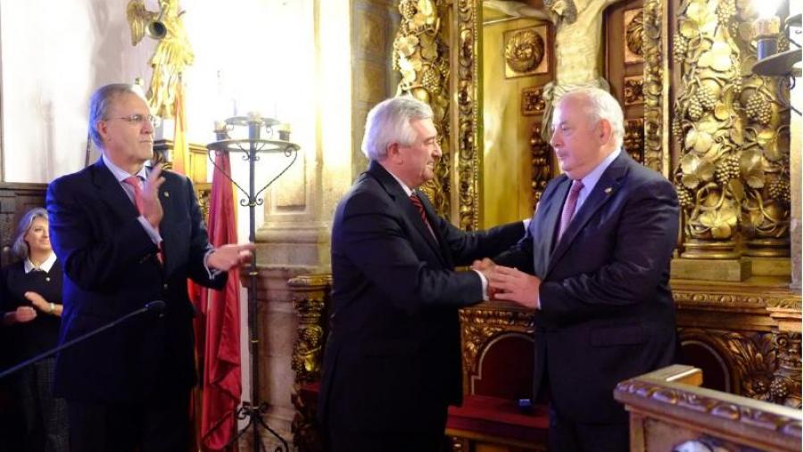 Miguel de la Calle Amaro recibiu a Insignia de Ouro da USC