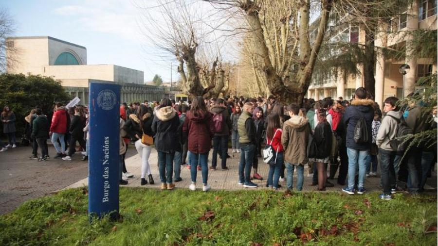 Os primeiros estudantes chegaron esta mañá ao Campus Norte (Foto: SERVIMAV-USC)