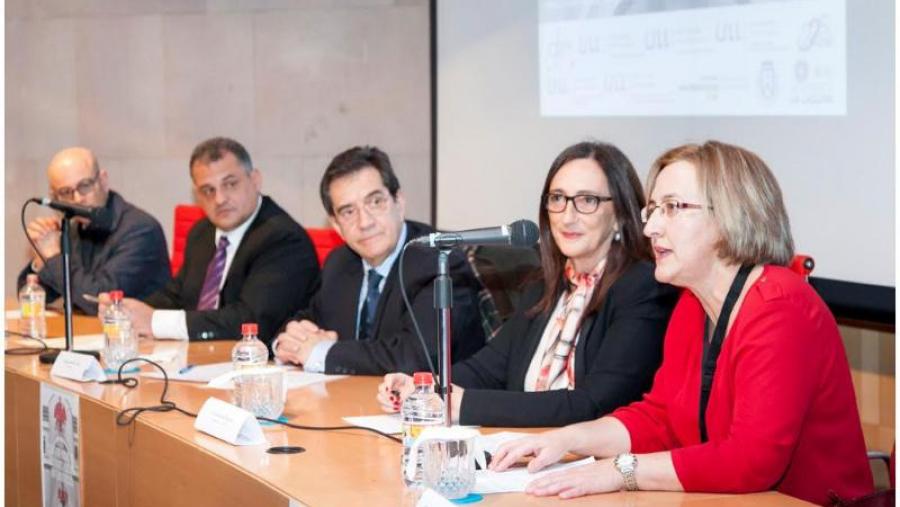 Segunda pola dereita, a decana da Facultade compostelá María Victoria Otero Espinar, é a actual presidente da Conferencia. Foto: ULL