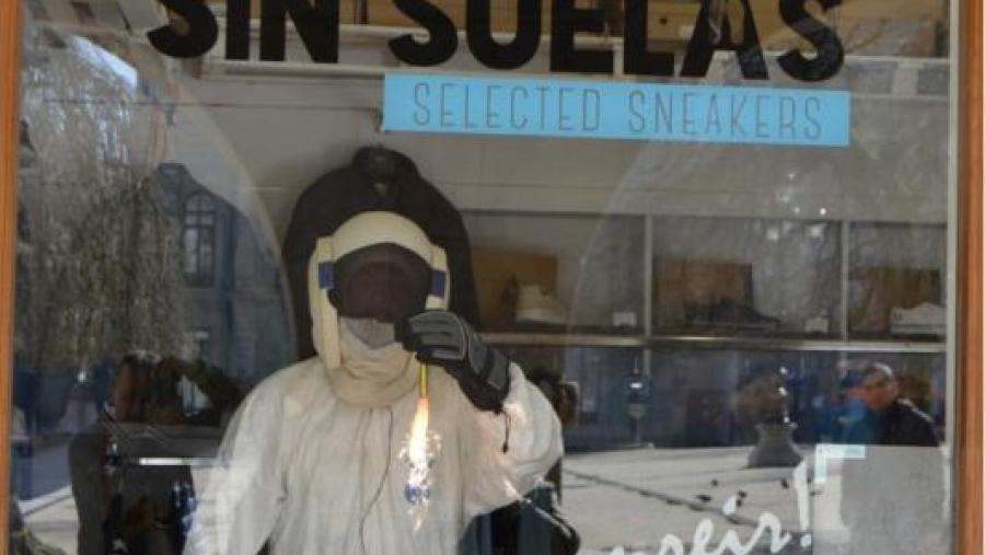 Intervención de Anxo Lamelo, de Lucecús Teatro, nun escaparate