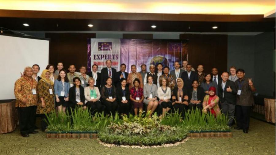 Participantes nas xornadas interunviersitarias que se desenvolven na Bogor Agricultural University de Indonesia