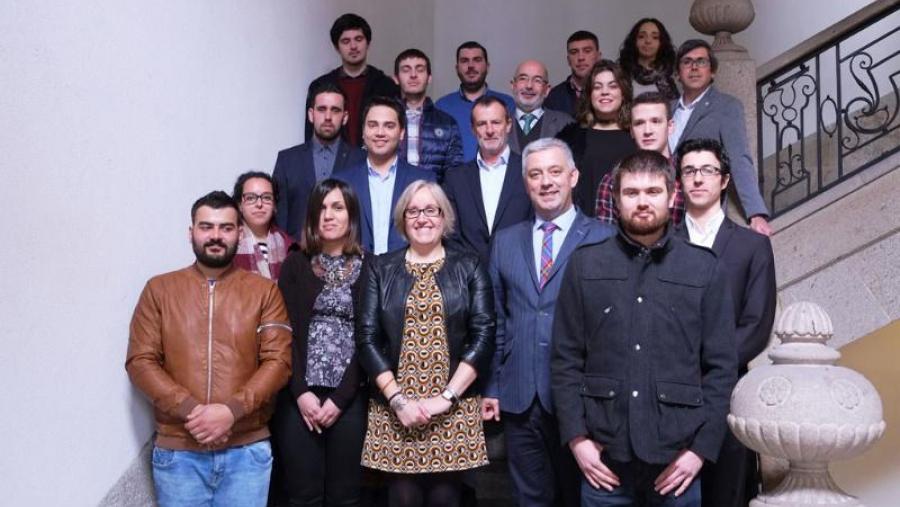 Foto de grupo dos premiados coas autoridades (Foto: SERVIMAV-USC)