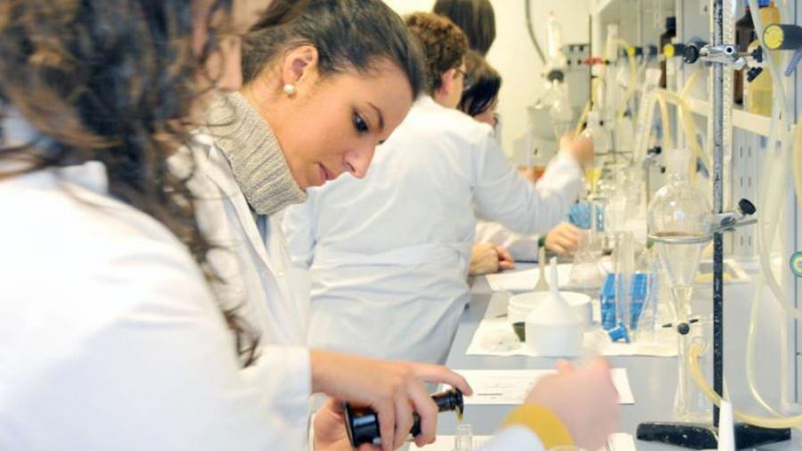 Imaxe de arquivo de laboratorios de Farmacia