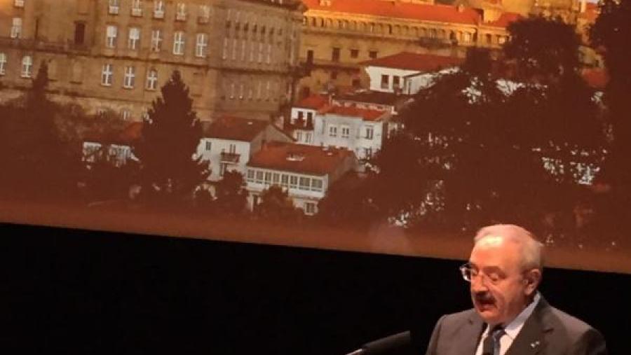 O profesor Ramón Villares nun momento do seu discurso