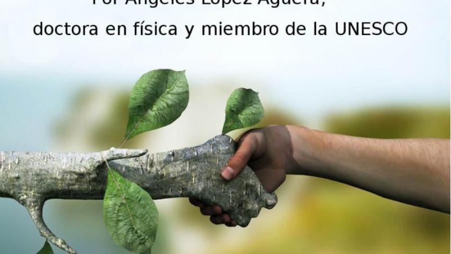 A profesora López Agüera explica en Física o proxecto sobre comunidades sostibles no que traballa coa Unesco