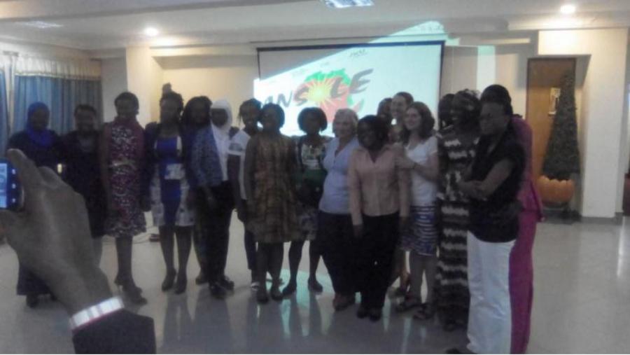 Integrantes do xurado, coas gañadoras das tres mellores presentacións das xornadas