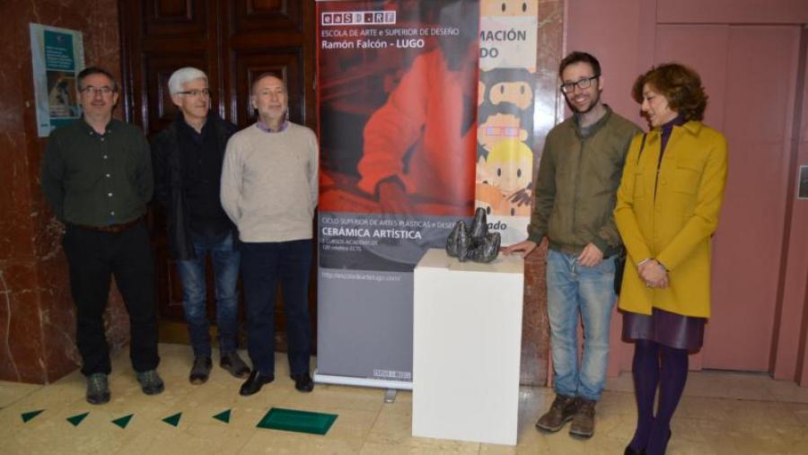 De esquerda a dereita, Gómez, Ares, Lestegás, Blanco e Muñoz, coa peza 'Universo ruso'