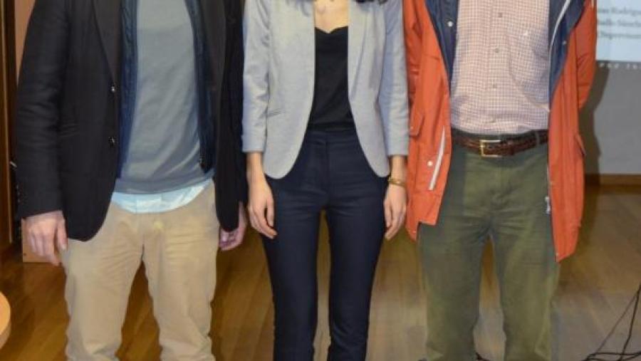 Ángela Vázquez, entre Rodrigo Carballo e Gregorio Iglesias