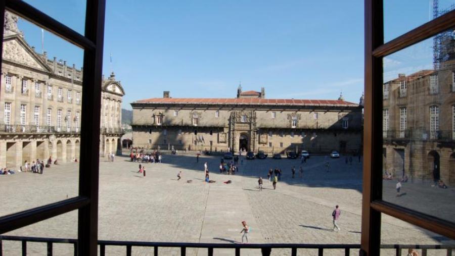 A USC lanza unha nova visita guiada, con vistas ao Obradoiro dende o balcón da Reitoría