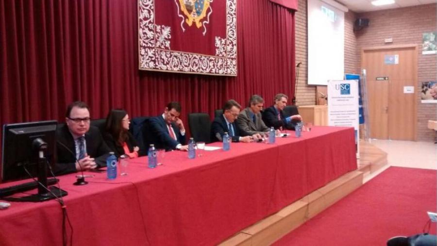 Bueno e Amiama, no centro, cos relatores das xornadas técnicas sobre dirección de proxectos na Escola Politécnica Superior