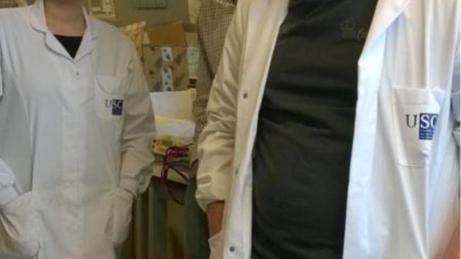 De dereita a esquerda, Daniel Beiroa, Rubén Nogueiras e Mónica Ibernom, asinantes do artigo agora recoñecido