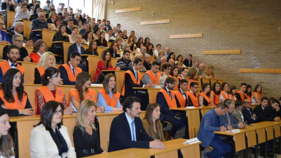 Estudantes da quinta promoción do grao en Administración e Dirección de Empresas da Facultade de Ade da USC