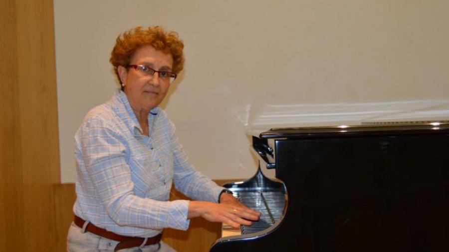 Inmaculada Cárdenas, aloumiña o piano