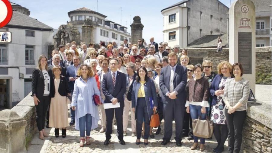 Alumnos, docentes e amigos da segunda promoción de grao sénior do IV Ciclo da USC