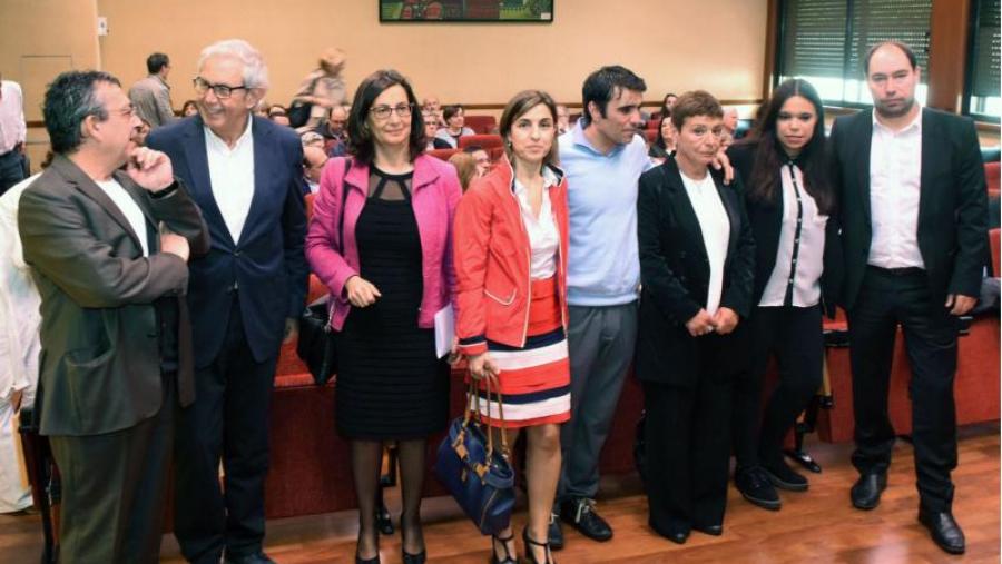 Na homenaxe interviñeron numerosos compañeiros e amigos, ademais de familiares (Foto: Santi Alvite)