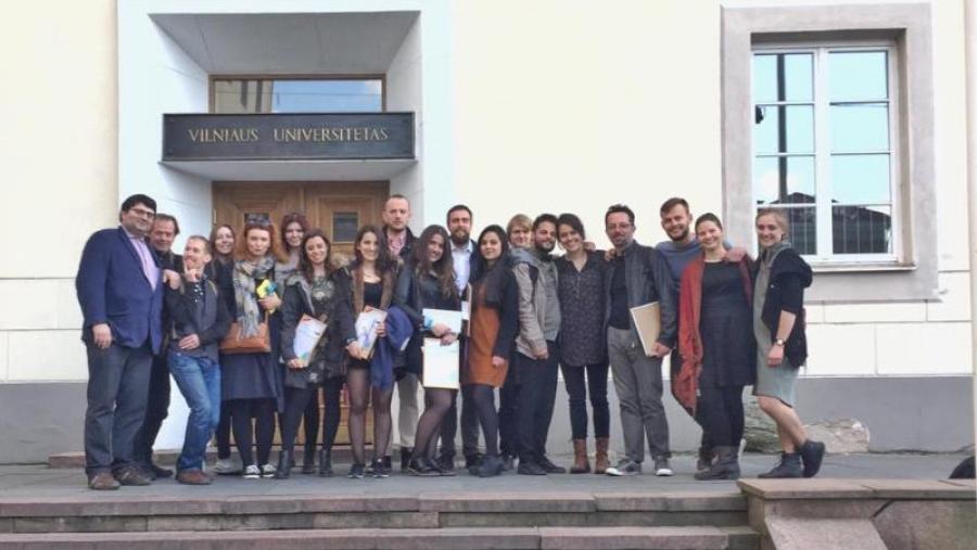 A compañía compostelá xunto coa totalidade do xurado e a organización do Festival en Lituania. Foto: Aula de Teatro