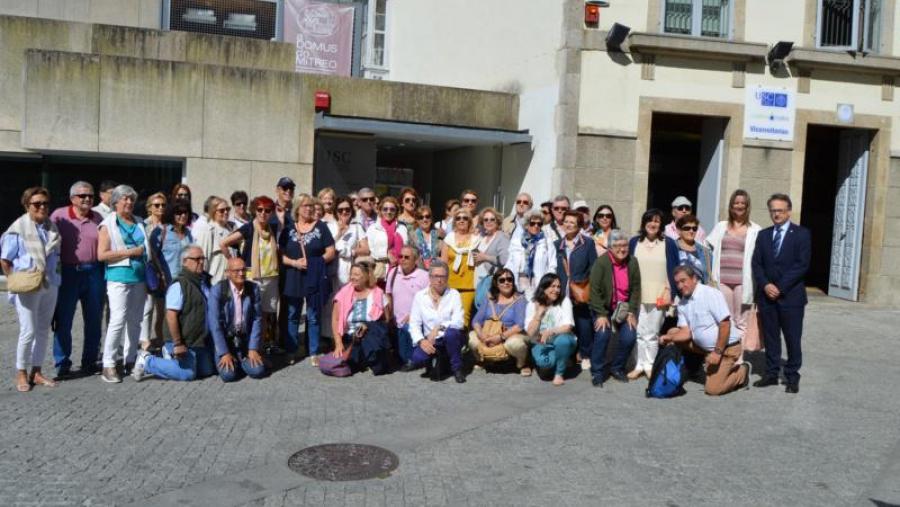 Foto de familia de estudantes da Universidade de Maiores de Estremadura e do IV Ciclo da USC