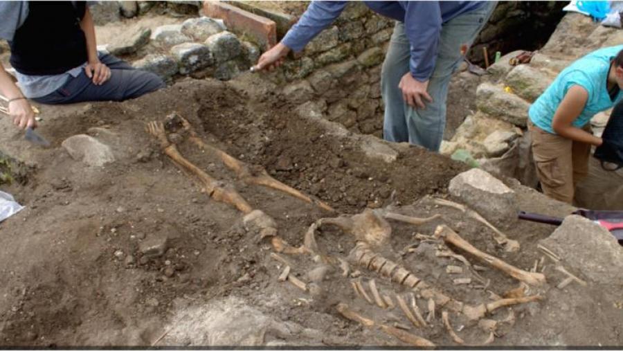 Retos óseos localizados no xacemento (Foto: UVigo)