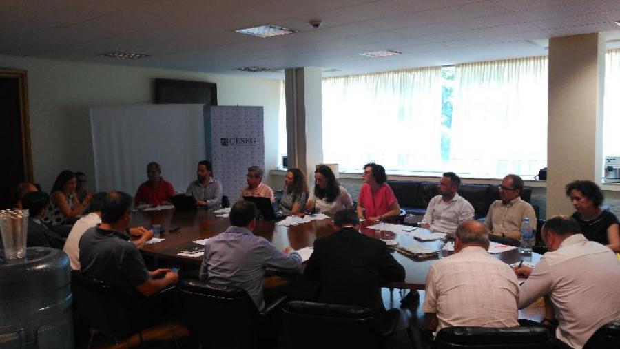 O Centro de Estudos de Seguridade da USC (CESEG) mantivo esta mañá unha reunión con representantes do Instituto Español de Estudos Estratéxicos. 