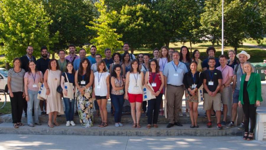 Foto de grupo dos participantes na Escola de Verán (Foto: Iria Lema)