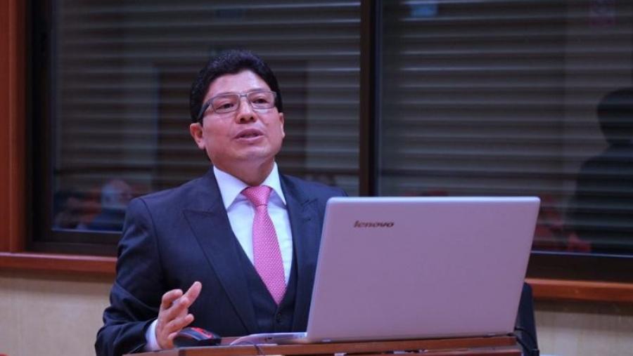 Eddy Castillo no acto de lectura da tese (Foto: SERVIMAV-USC)