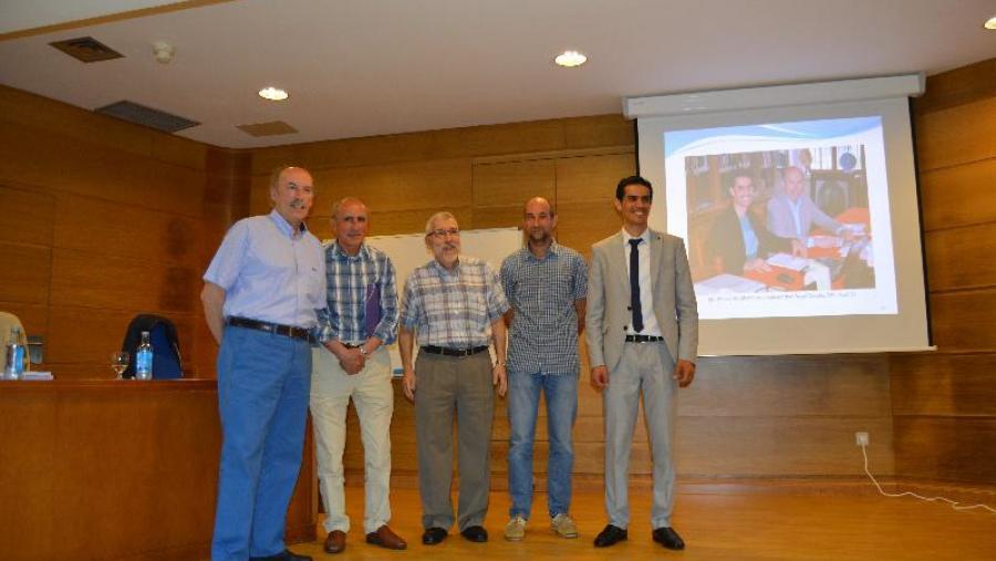 Ahmad Ali Abushattal, á dereita, con membros do tribunal e co director da tese