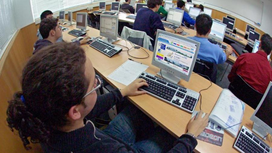 A USC ofrece para o curso 2017-18 un total de 61 másteres universitarios, dos que 12 se impartirán no campus de Lugo