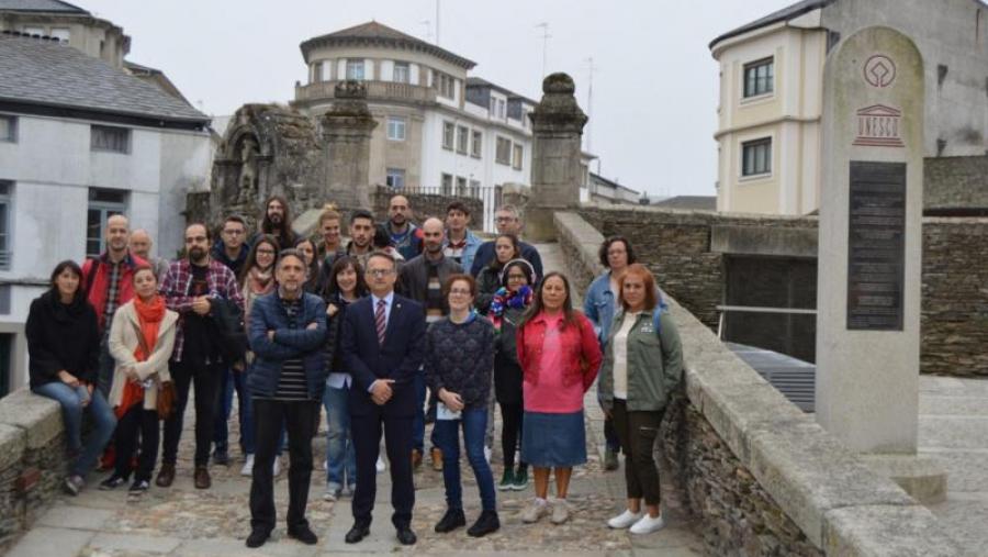 Eduardo Ochoa e Javier Bueno, no centro, con participantes no XXIII Maratón Fotográfico do Campus Terra da USC