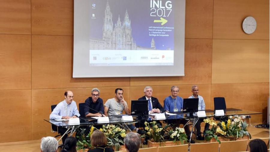 O reitor, no centro, presidiu a sesión inaugural. Foto: Santi Alvite