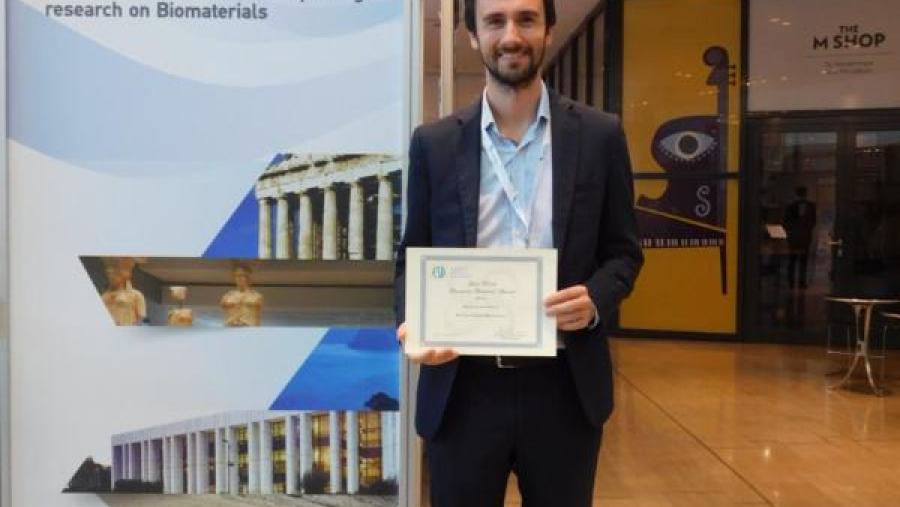 Luís Díaz, co galardón recollido en Atenas