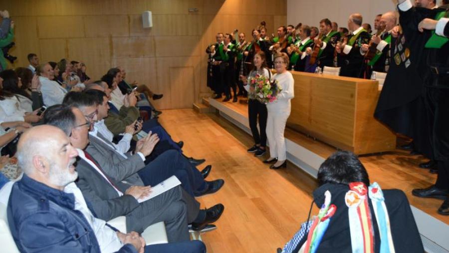 Ronda da Tuna de Veterinaria de Lugo ás madiñas Conchita Méndez e Carmen Gosende