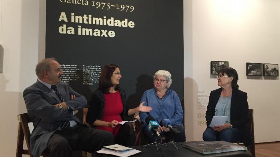 De esquerda a dereita, na rolda de prensa, Ramón Villares, Dolores Álvarez, Anna Turbau e Margarita Ledo