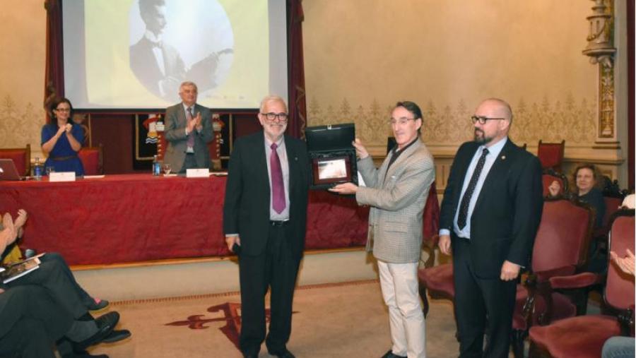 A USC presentou á súa comunidade o Fondo Andrés Gaos