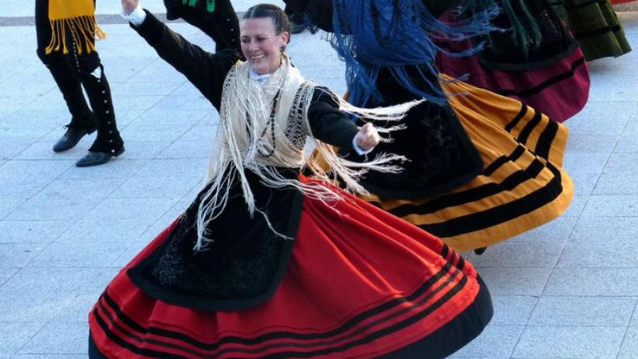 Ciencias da Educación explora nun obradoiro os usos didácticos e normalizadores da música e o baile tradicional