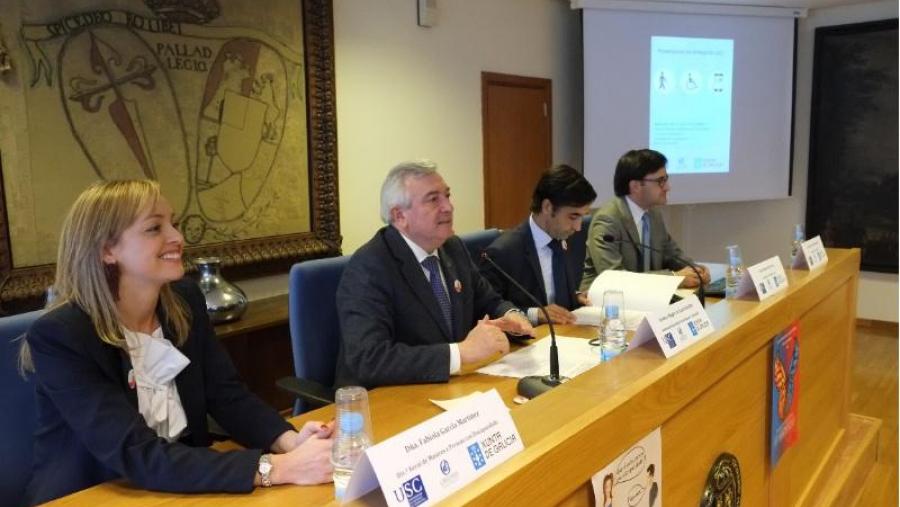 De esquerda a dereita, Fabiola García, Juan Viaño, José M. Rey e José Julio Fernández. Foto: Servimav-USC