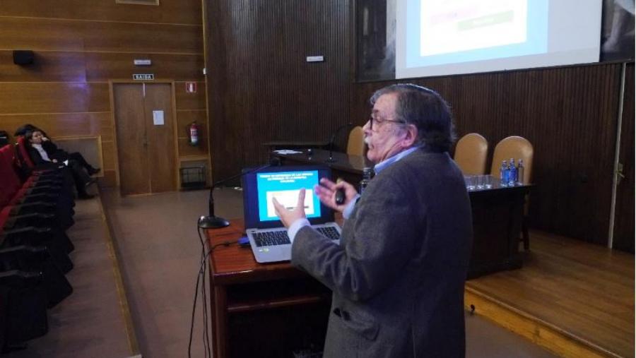 O profesor Manuel López Rivadulla abriu a quenda de intervencións. Foto: Servimav-USC