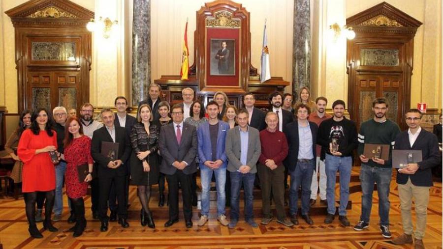 Jorge Mira, na imaxe, á esquerda do alcalde (Foto: Concello da Coruña)