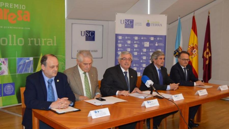 De esquerda a dereita, López, Rodríguez, Viaño, García e Bueno, na publicación do fallo do XVIII Premio Aresa