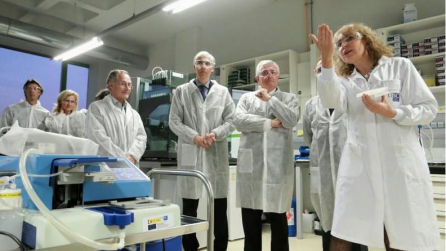 Mabel Loza en primeiro termo, nun momento da visita celebrada este luns. Foto: Xunta de Galicia