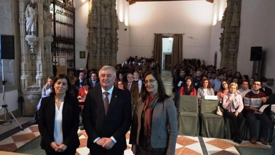 Un cento de profesionais poñen o seu coñecemento a disposición do alumnado