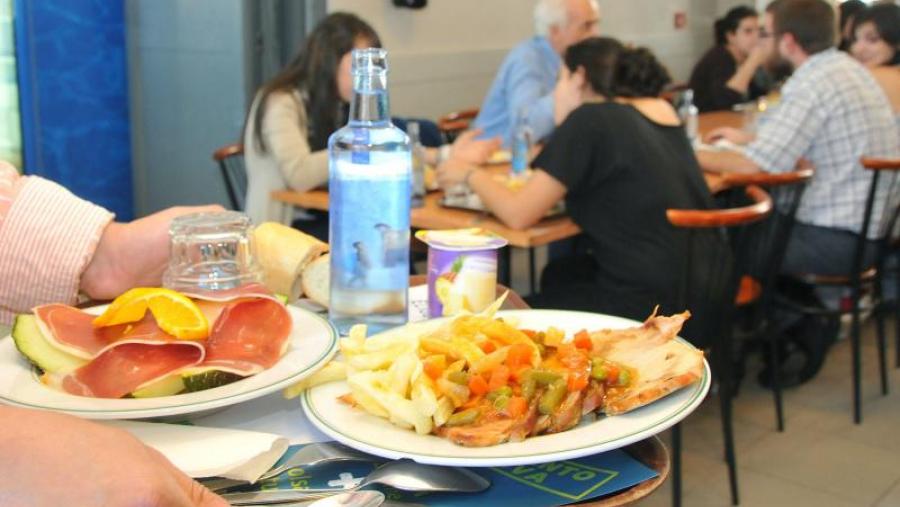 Detalle do servizo de comedor do Colexio Maior Fonseca