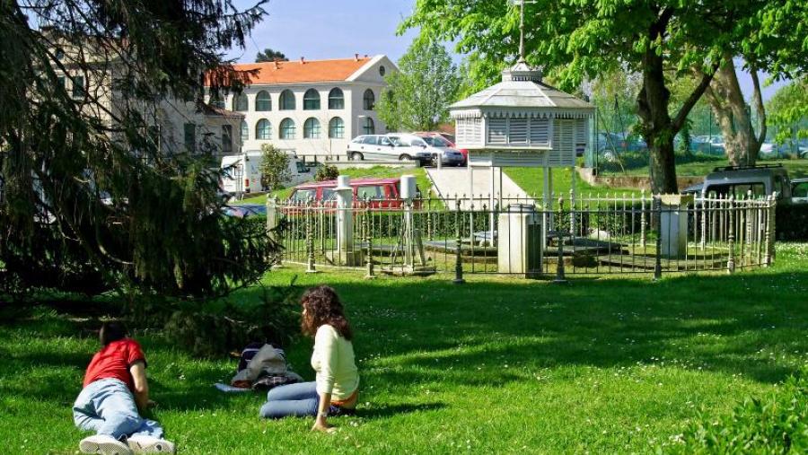 Ocupa a posición 283 de entre 619 universidades de todo o mundo